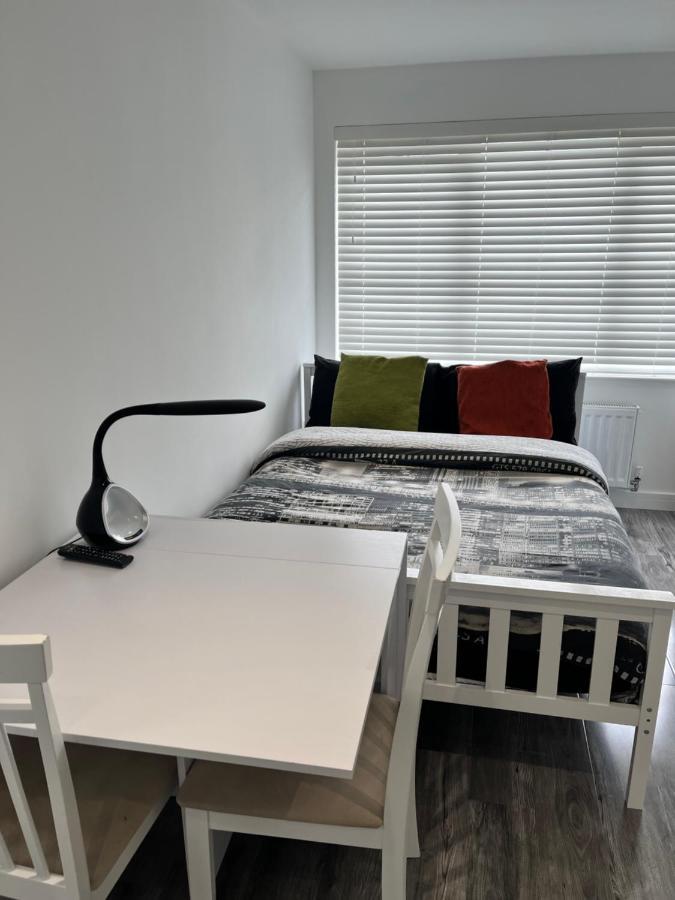 Modern Comfy One Bed Apartment - Free Parking Glasgow Luaran gambar