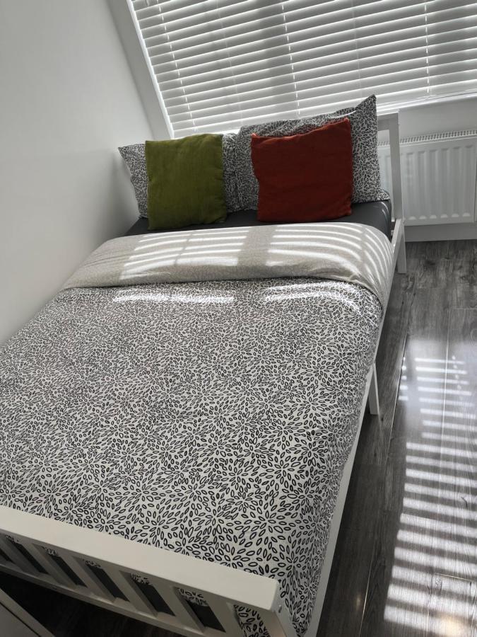 Modern Comfy One Bed Apartment - Free Parking Glasgow Luaran gambar